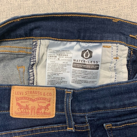 Levi’s 710 Super Skinny (Dark Wash) - Picture 3 of 5
